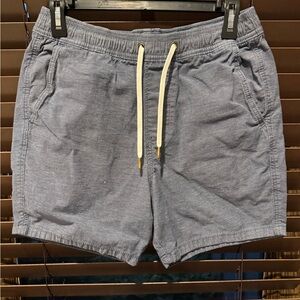 Hollister brand shorts. Men’s size small. Smoke free home.